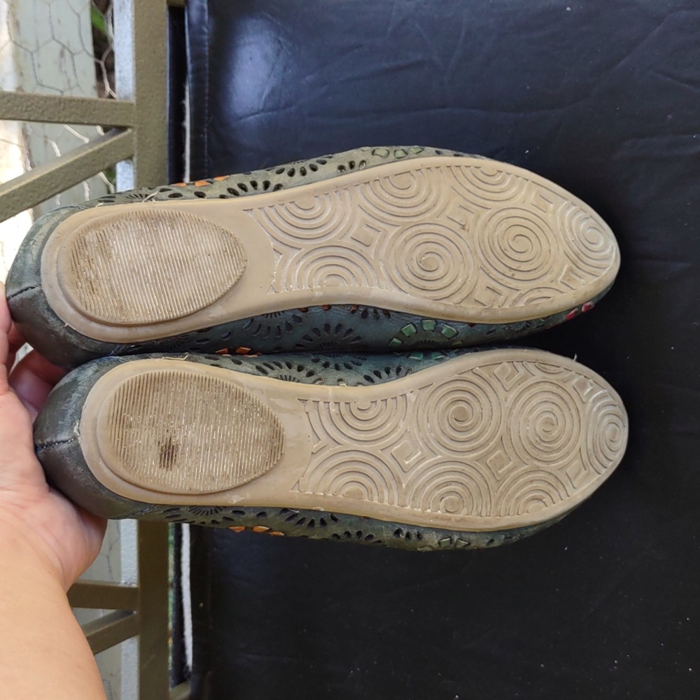 Handmade Genuine Leather Moccasins - Picture 3 of 4